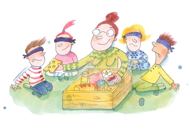 Børn lugter til ting med bind for øjnene fra forsøg i børnebog